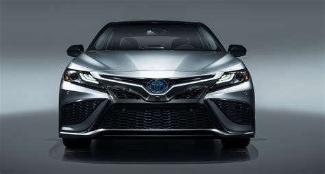 2025 Toyota Camry XLE Hybrid Review: A Symphony Of Efficiency And ...