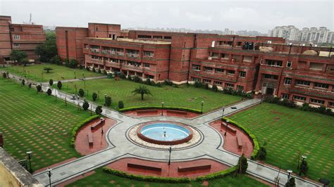 Top 10 Engineering Colleges In India