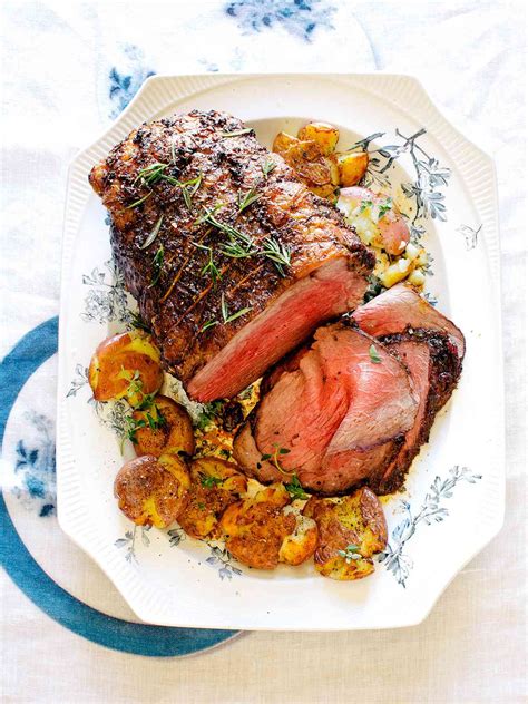 Christmas Roast Beef Dinners | Better Homes & Gardens