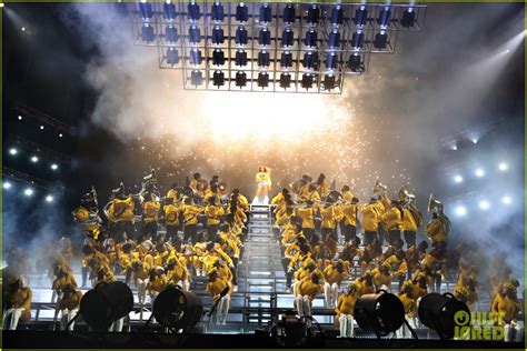 Beyonce's Coachella Performance Photos - See Her Fierce Looks!: Photo ...