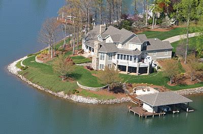 Find Luxury Waterfront Homes For Sale - Smith Mountain Lake