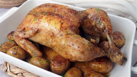 POLLO entero AL HORNO ¡Jugoso y crujiente Y MUY FÁCIL! - YouTube