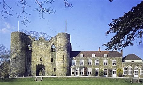 Tonbridge Castle | The 13th century gatehouse was incorporat… | Flickr