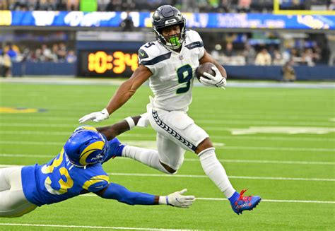 Seahawks RB Kenneth Walker III jams ankle in win over Rams