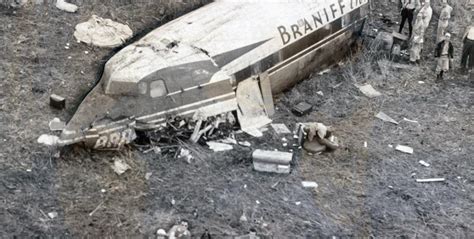 Crash of a Douglas DC-7C in Miami: 9 killed | Bureau of Aircraft ...