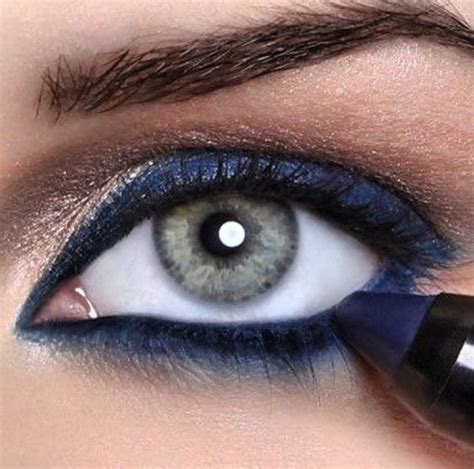 Pin by Pam Bhullar on Make-me-up | Navy eye makeup, Blue eyeliner, Eye ...