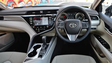 Toyota Camry 2019 Hybrid Interior Car Photos - Overdrive