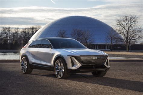 GM’s Electric Cadillac Lyriq Arrives Spring 2022 With +300-Mile Range ...