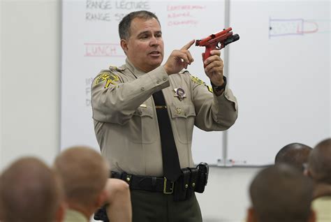 Why Southern California police are struggling to hire more cops ...