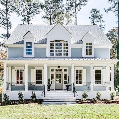 Love this blue farmhouse design for a home #farmhouse #modernfarmhouse ...