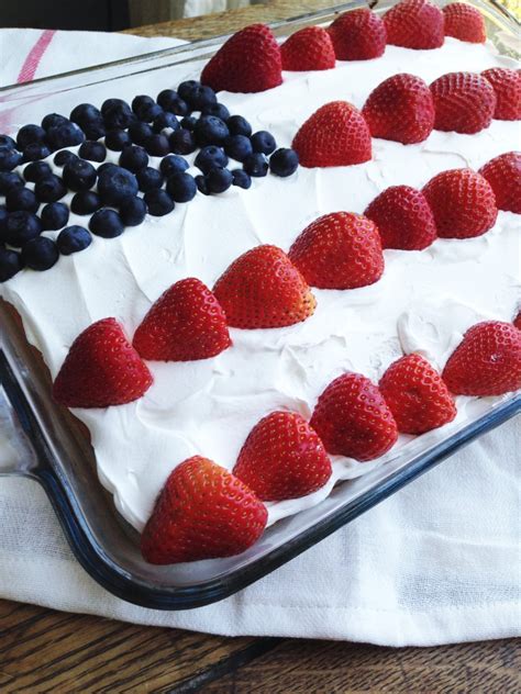 4th of July Flag Cake | The Gingham Apron