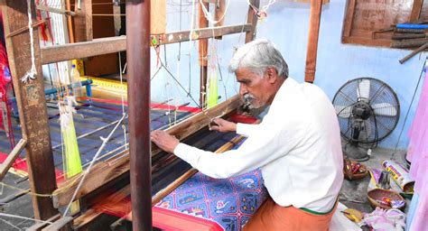 On handloom day, visit this village in Telangana to witness art of ...