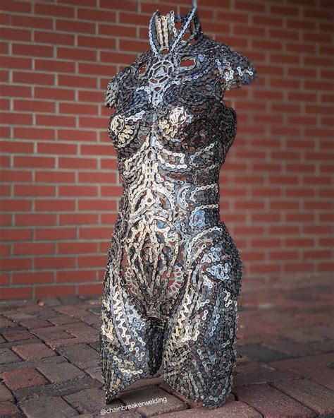 Artist creates spectacular metal sculptures from old bike chains ...