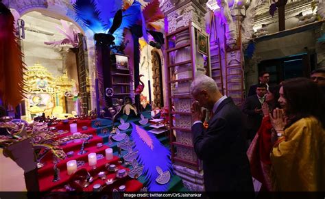 Diwali 2023: S Jaishankar, Wife Kyoko Jaishankar Offer Prayers At BAPS ...