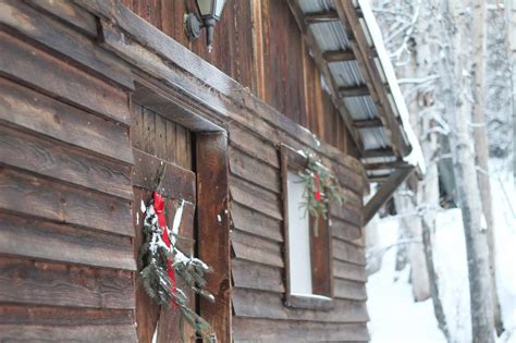 Christmas Barn Decorations - Rosehips & Honey