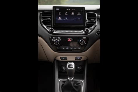 Hyundai Verna: Interior - Motoring World