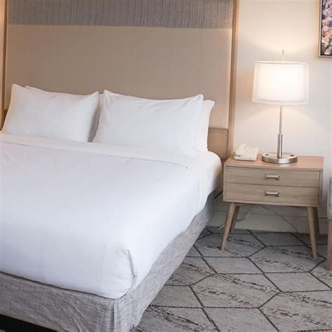 Pet-Friendly Hotels in New York near Syracuse Airport | Crowne Plaza ...