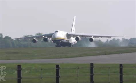 VIDEO Antonov AN124 landing at London Stansted Airport yesterday for ...