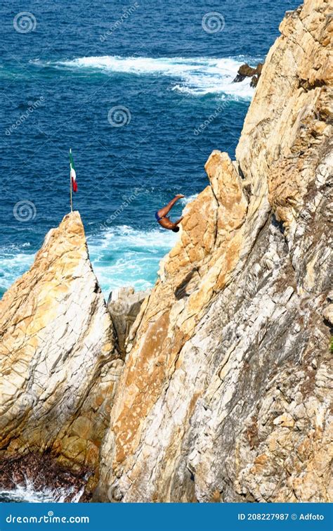 Cliff Divers Jump at La Quebrada - Acapulco - Mexico Editorial ...