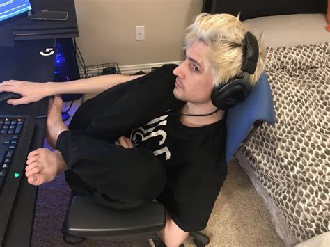 xQc transforming into his goblino form (caught on tape) : xqcow