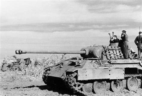 August 1944 - Ostfront-Süd.- Rückzug von Rumänien nach Ungarn, Panzer V ...