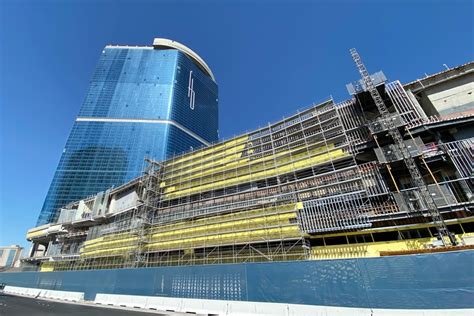 Fontainebleau Las Vegas Quietly Continues Progress | LaptrinhX / News