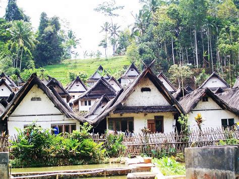 gambar rumah adat kampung naga - Paul Short