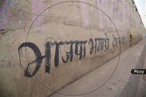 Image of Anti BJP Slogans On the Walls Of Patna City-BZ165959-Picxy