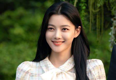 My Demon New Stills Introduce the Characters in Kim Yoo Jung's Life