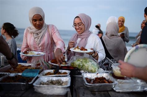 Muslims around the world celebrate Eid al-Fitr holiday as Ramadan ends ...