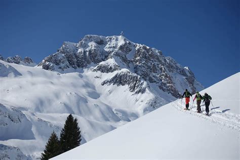 Zugspitze 1-day guided freeride ski tour. Off piste skiing trip ...