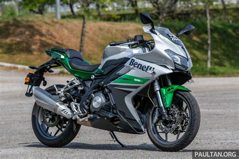 REVIEW: 2017 Benelli 302R – sports on a shoestring 2017 Benelli 302R-2 ...