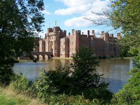 Herstmonceux Castle - Castles Photo (723010) - Fanpop