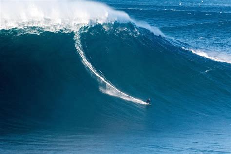 Surf video: Tohle jsou ty největší vlny světa v Nazaré