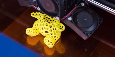 How to 3D Print for First Timers and Beginners | MakeUseOf