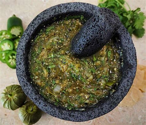 Spicy Molcajete Salsa Verde With Tomatillos | Salsa verde, How to make ...