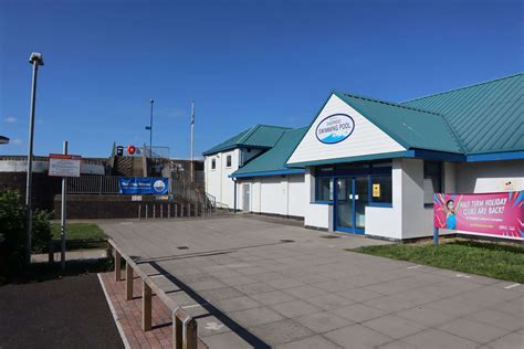 Kath Finch’s magic rope helps youngsters learn to swim at Sheppey ...