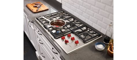 Wolf 36" Professional Gas Cooktop - 5 Burners (CG365P/S)