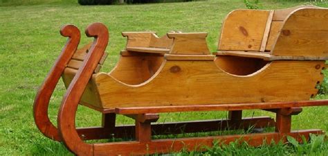 How to Decorate a Vintage Sled for Christmas | 10 Easy Methods