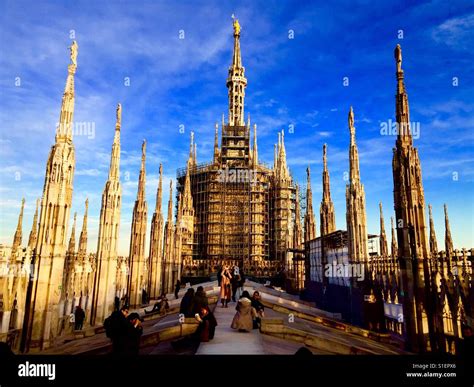 Duomo di Milano rooftop Stock Photo - Alamy