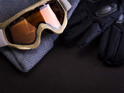 How Tight Should Ski Goggles Be? (Answered!)