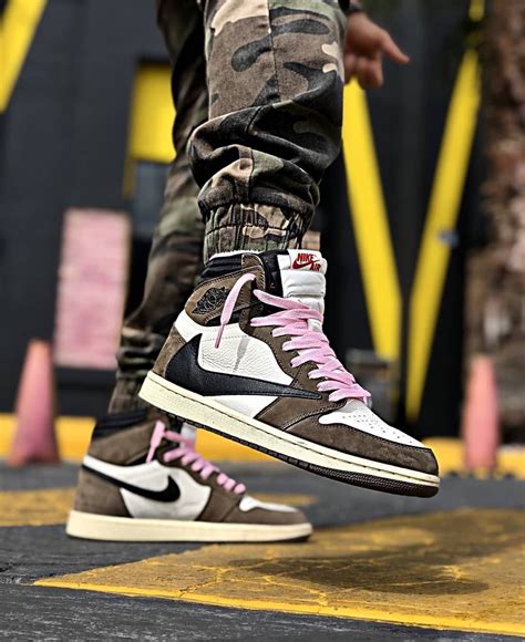 Travis Scott X Jordan 1 Backwards Swoosh Mocha in 2020 | Sneakers men ...