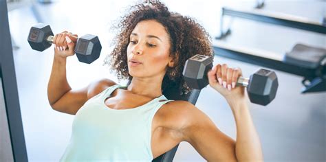 5 health benefits of lifting weights and how to do it safely