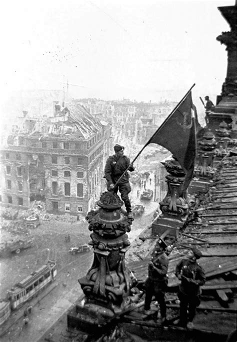 The Soviet flag over the Reichstag, 1945 - Rare Historical Photos