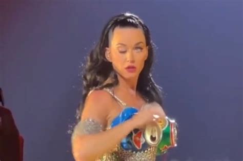 Katy Perry's 'wonk eye' sparks concern at Las Vegas performance | You