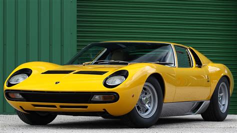 Lamborghini Miura - The Ultimate Guide