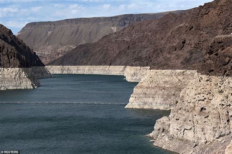 The Hoover Dam water levels fall to its lowest level EVER as California ...