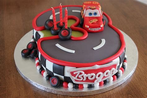 Disney cars cake — Children's Birthday Cakes | Gâteau d'anniversaire ...