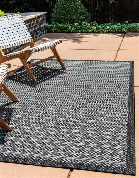 Gray 6' x 9' Outdoor Border Rug | Rugs.com