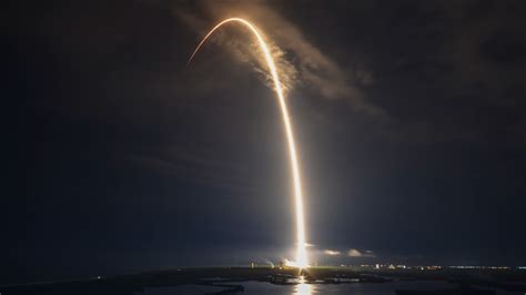 SpaceX's midnight Starlink launch lit up the night sky, stunning ...